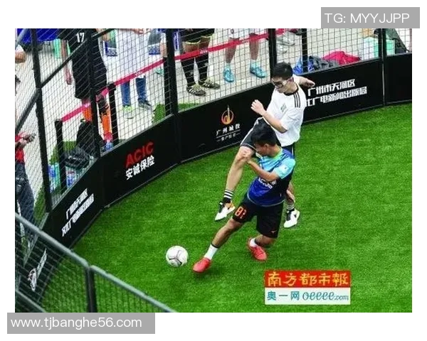 耐克广告中的铁笼足球明星展现激情与实力的完美结合